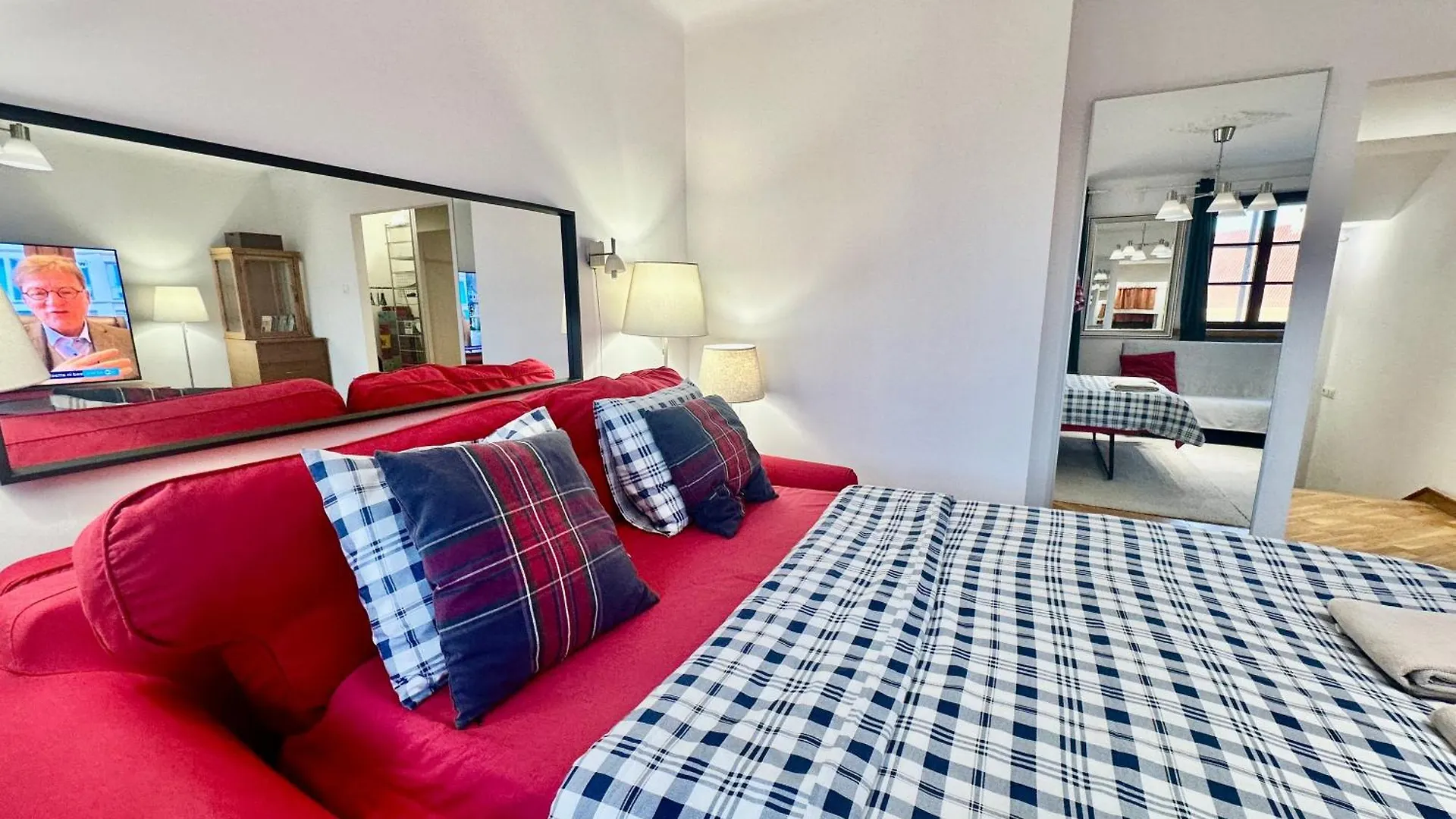Old Town Best View Wifi 300 Mb/S Huge Screen Netflix Appletv Amazontv Warszawa 0*,  Polska